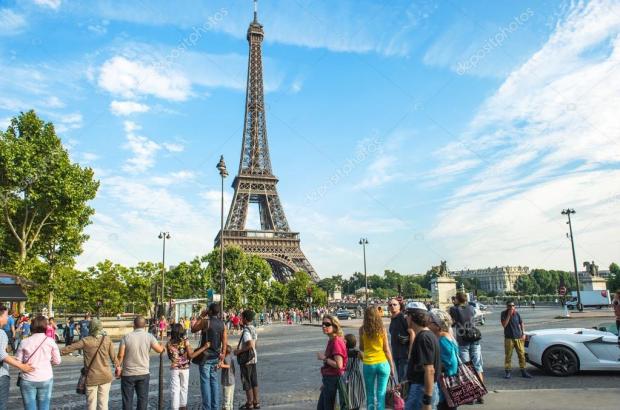 Росіяни познайомилися із Парижем з неромантичного боку. Фото: соцмережі.