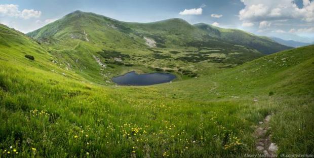 Водойма грішників: Які моторошні історії приховує озеро Несамовите у Карпатах