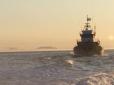 Агресор продовжує тиск: У мережі повідомили про нові провокації РФ в Азовському морі