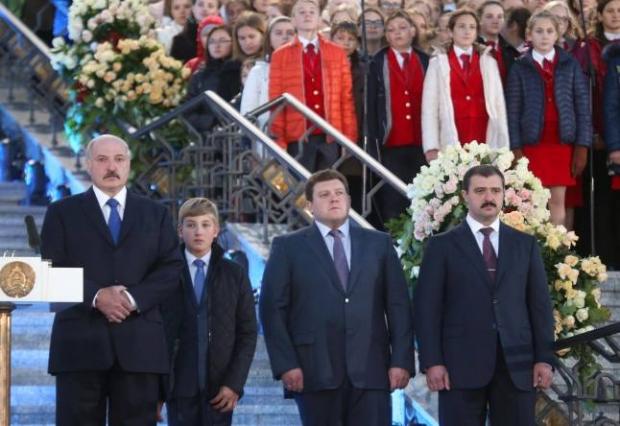 Олександр Лукашенко із синами. Фото: соцмережі.