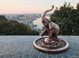У Києві встановили дев'яту бронзову скульптуру в рамках туристичного проекту 