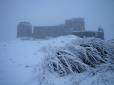 Cправжня зима! Українські Карпати замітає снігом (фото, відео)