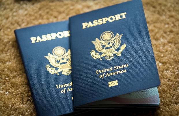 Американський паспорт не є пропуском усюди. Фото: ForumDaily.