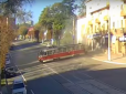 На Дніпропетровщині трамвай вилетів на тротуар, перелякавши людей (відео)