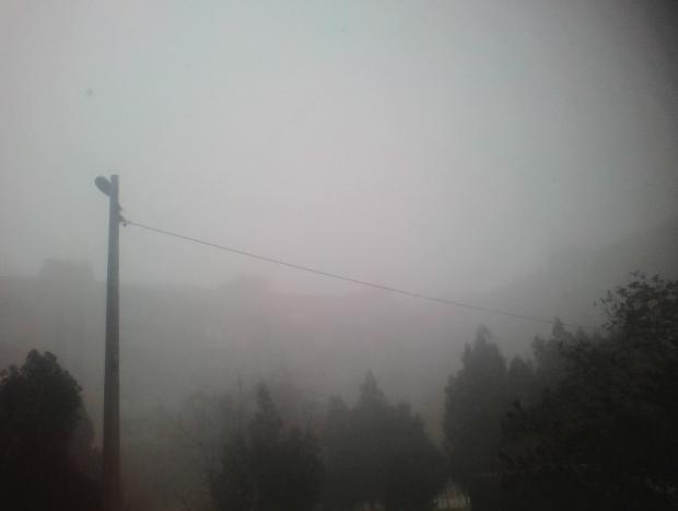 Дихати стало важко після появи туману. Фото: соцмережі.