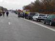 Загрожує влаштувати вибух: На Харківщині перекрили дорогу через 