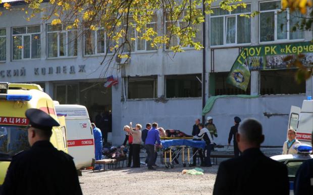 На місці масового вбивства у Керчі. Фото: соцмережі.