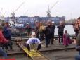 От тобі й гречкосії, ось тобі й Тягнизуб: Неймовірний рекорд встановив українець, який зубами протягнув 600-тонний корабель на відстань більше 16 метрів (відео)