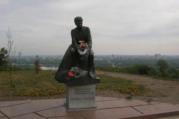 Пам'ятник Леоніду Бикову у Києві. Фото: Главком.