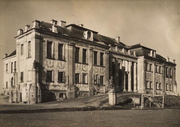 Палац Любомирських у Рівному, яким його побачив фотограф Стефан Платер-Зиберк, 1927 рік