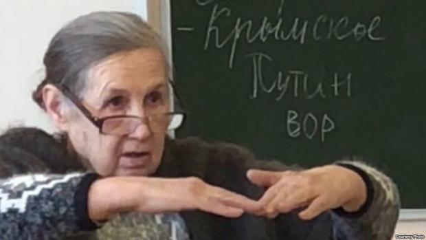 Євдокія Ковальова погрожувала учням через Путіна. Фото: скріншот з відео.