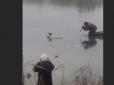 На Київщині рибалка врятував з-під льоду собаку (відео)