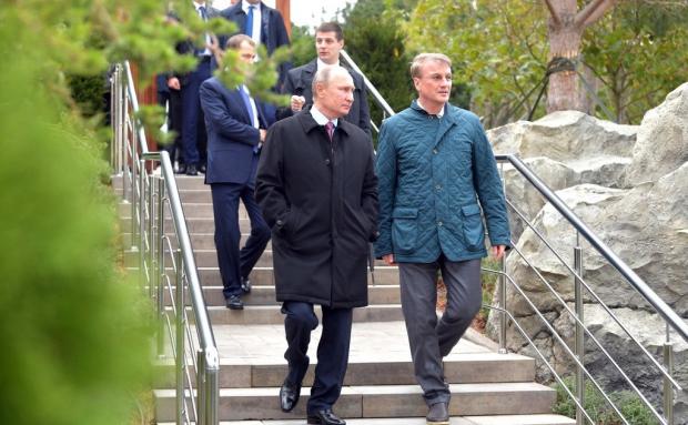 Путін і Греф у окупованому Криму. Фото: соцмережі.