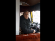 Добре, що люди втрутилися: У Черкасах водій маршрутки вдарив підлітка з інвалідністю (відео)