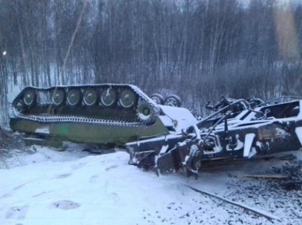 У РФ перекинувся потяг із військовою технікою. Фото: РБК.
