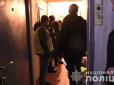 Зарубав сокирою матір та її знайому: У Києві молодий хлопець влаштував криваву трагедію (фото, відео)