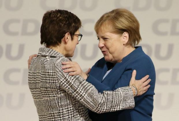 Аннегрет Крамп-Карренбауєр і Ангела Меркель. Фото: ЕРА.