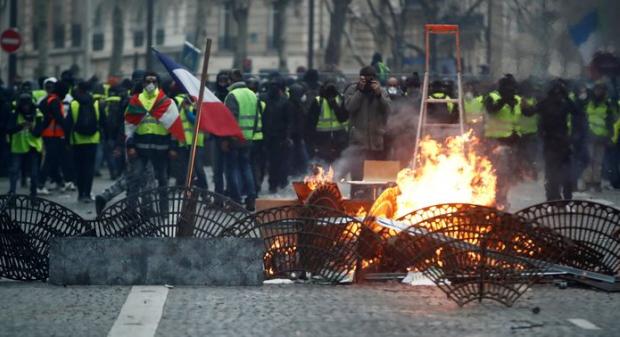 Протести в Парижі. Фото: Рейтерс.