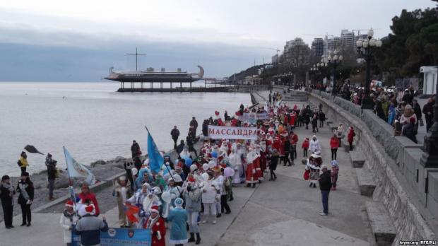 Мороз-парад у Ялті. Фото: Крим.Реалії.