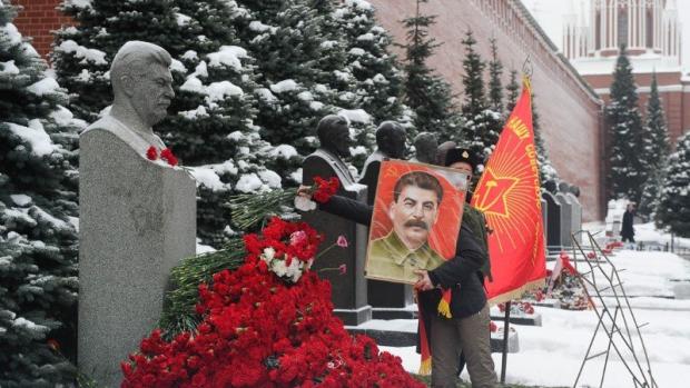 Із днем народження Сталіна усе не так просто? Ілюстрація: соцмережі.
