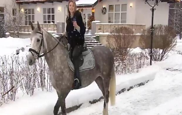 Няша Поклонська привітала росіян. Фото: скріншот з відео.