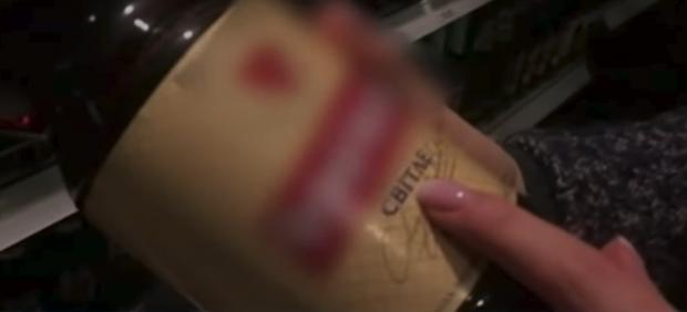 Стоп-кадр з відео: українське пиво на полицях московського супермаркету. Навіть напис українською залишився.