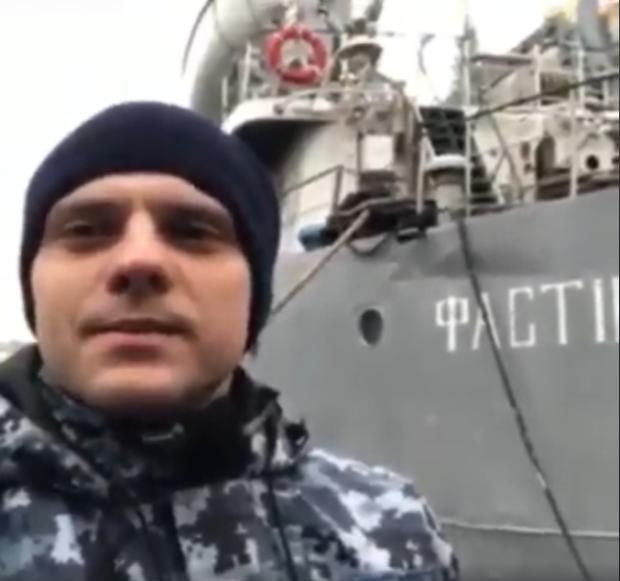 Один з моряків розповів, що під час окупації РФ Криму проходив службу на півострові. Фото: скріншот з відео.