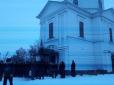 На Київщині селяни вирішили разом зі своїм храмом перейти в ПЦУ і викинули 