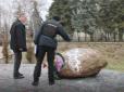 На Херсонщині невідомі осквернили фарбою пам'ятник Загиблим за єдину Україну  (фото)