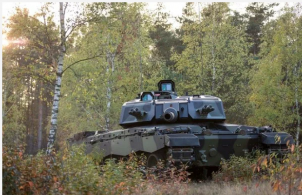 Британський танк здатний пробити російський навиліт. Ілюстрація: Русский Еврей.
