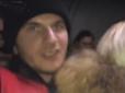 ''Викручував руки, розбив телефон'': У Києві кондуктор тролейбуса напав на пасажирку (відео)