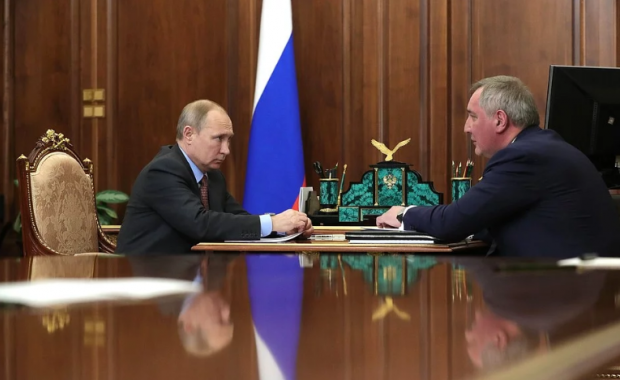 Путін та Рогозін. Фото: Без табу.