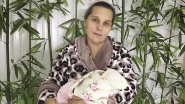 Ольга Майгун з новонародженою Вірсавією