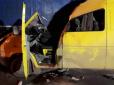 Рятувальники вирізали тіла загиблих із авто: На виїзді із Винниці сталася моторошна ДТП (фото)