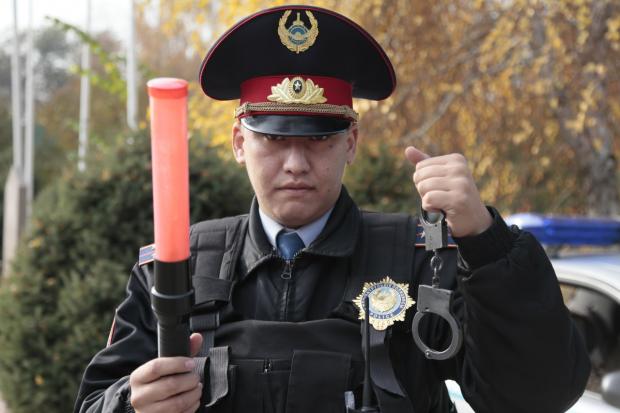 Казахський поліцейський. Фото: 365Info.