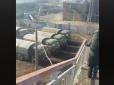 Біля кордону з Україною засікли російську важку військову техніку (відео)