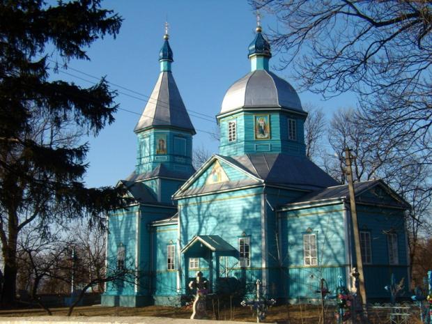 У центрі села стоїть церква Різдва Пресвятої Богородиці 1825 року з цінним начинням