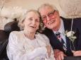 Встигнути до домовини: Британець одружився, прочекавши на схвальну відповідь 43 роки