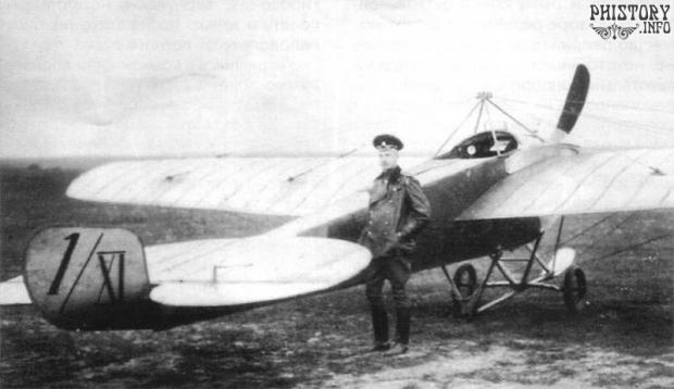 Штабс-капітан Петро Нестеров біля свого літака "Ньюпор IV»