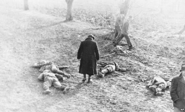 Тіла загиблих у запеклому бою бійців Організації народної оборони «Карпатська Січ», які обороняли від угорських окупантів місто Хуст. Карпатська Україна, неподалік Хуста, 16 березня 1939 року