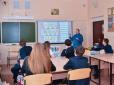 Маразм крєпчаєт: Міносвіти Росії рекомендує проводити в школах 