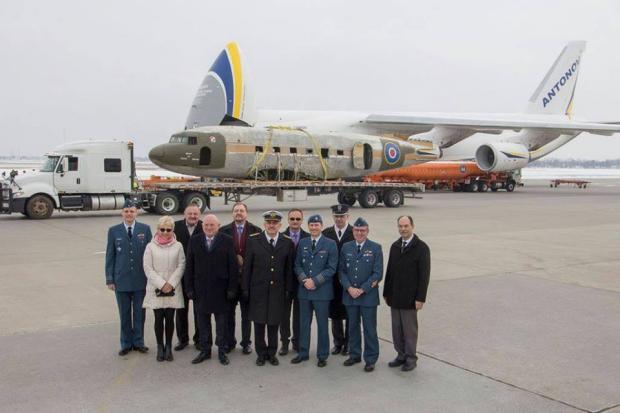 Український "Руслан" перевіз з Канади літак часів Другої світової війни. Фото: Фейсбук.