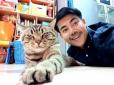 Молодий таїландець зняв прихованою камерою, що робить ночами його кіт (фото)