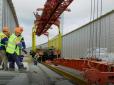На Кримському мосту розпочали будівництво небезпечної залізниці (відео)