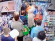 У столичному супермаркеті невідомий ледь не скрутив шию дитині: З'явилися подробиці (відео)