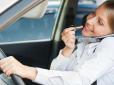 Безпека на дорогах: Розмови по телефону за кермом хочуть прирівняти до п’яної їзди