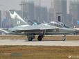Хіти тижня. У Китаї презентували новий бойовий літак з українськими двигунами