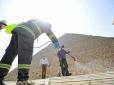 Боротьба з коронавірусом у світі: В Єгипті продезінфікували піраміди (фото)
