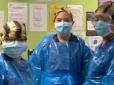Критично бракує захисту:   У Британії медсестри зробили захисні костюми з сміттєвих пакетів і заразилися коронавірусом