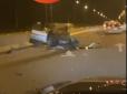 Машину розірвало на частини: На Київщині легковик не розминувся з фурою (відео)